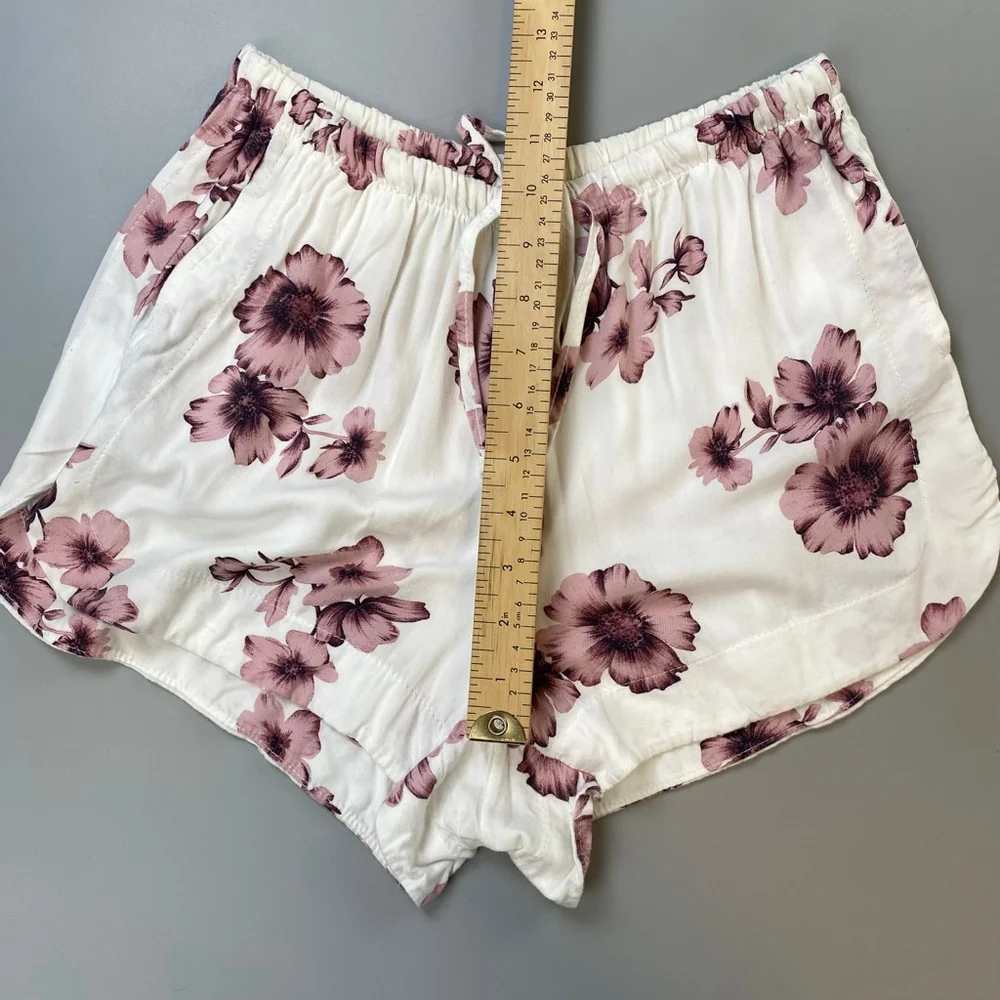 Brandy Melville Shorts White Pink Floral Print Italy Dollette Soft Girl Coquette - Picture 6 of 11